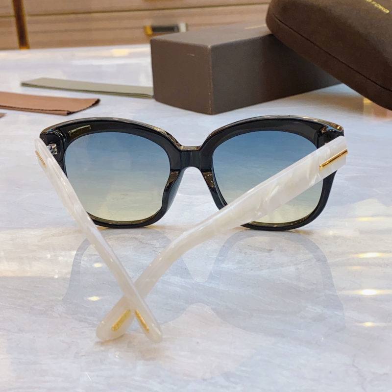 TOM FORD